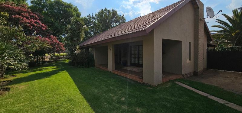 Stunning 3 Bedroom House with a Pool for Sale in Delmas!!