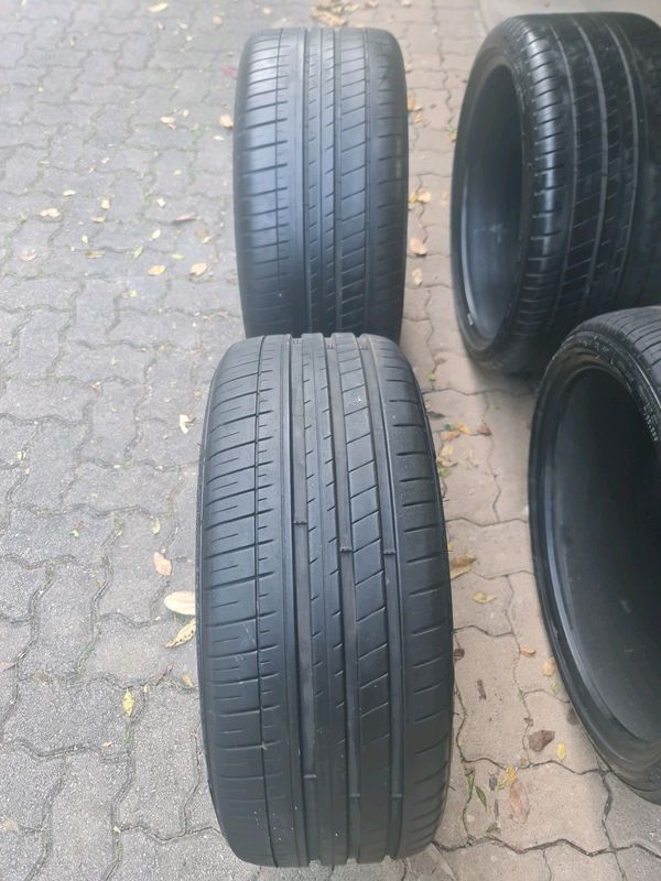 20 inch Michelin Pilot Sport 3 Run Flat Tyres - rear set 275/30/20 and front set 245/35/20.