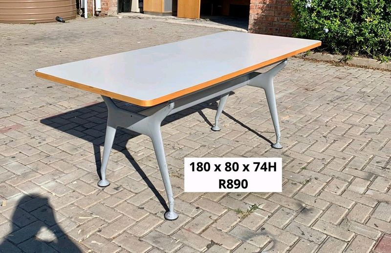 EXCELLENT QUALITY WORK STATION MEETING TABLE FOR SALE