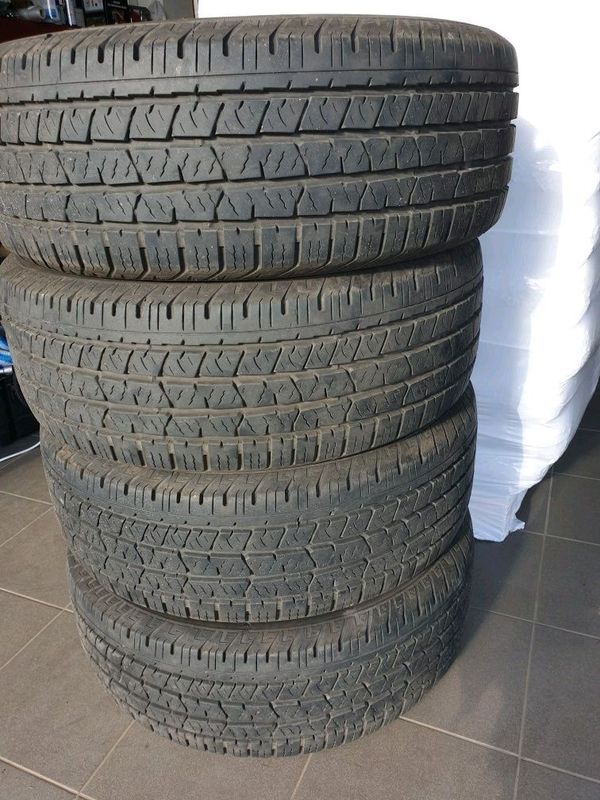 265/60/18 × 4 Continental Crosscontact tyres. 90% life