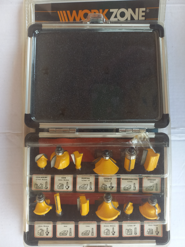ROUTER BIT SET- BRAND NEW IN ALUMINIUM CASE.-SEE 2ND AND 3RD PICS FOR DETAILS