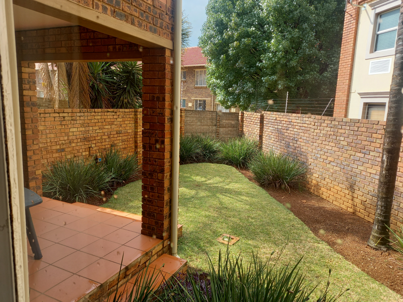 Fully Furnished 1,5 Bedroom Garden Townhouse Flat