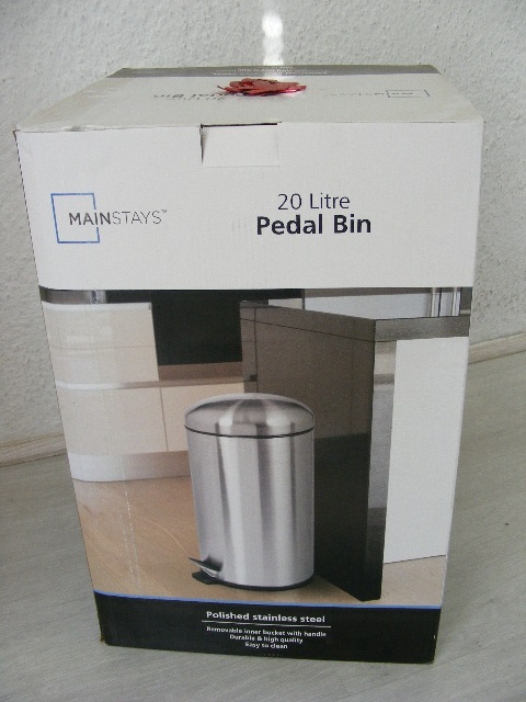 Polished Stainless steel pedal bin 20 L new &amp; unwanted gift R300,00 retailing at R499