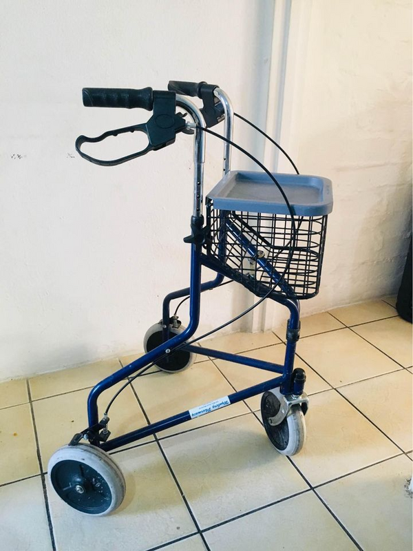 As new spotless Rollator/Walker 3-wheel with basket