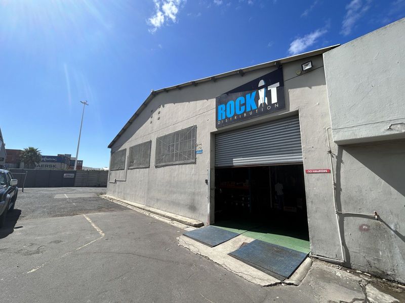 819m2 Warehouse / Factory TO LET in Secure Building in Paarden Eiland Cape Town.