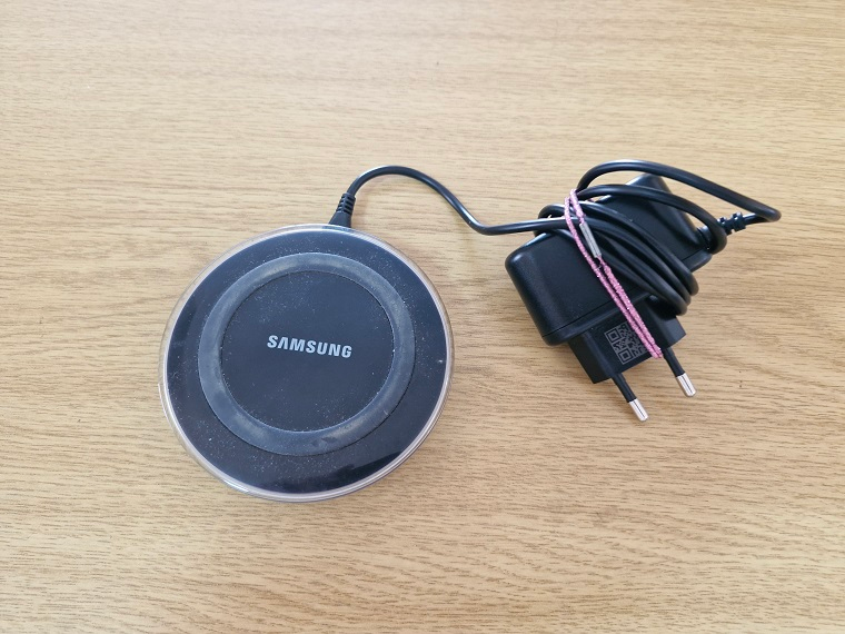 Bargain ! Samsung Wireless cell phone charger !