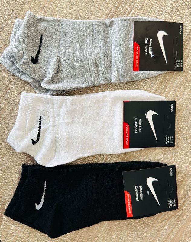 BRAND NEW - Nike Air Cusion Socks