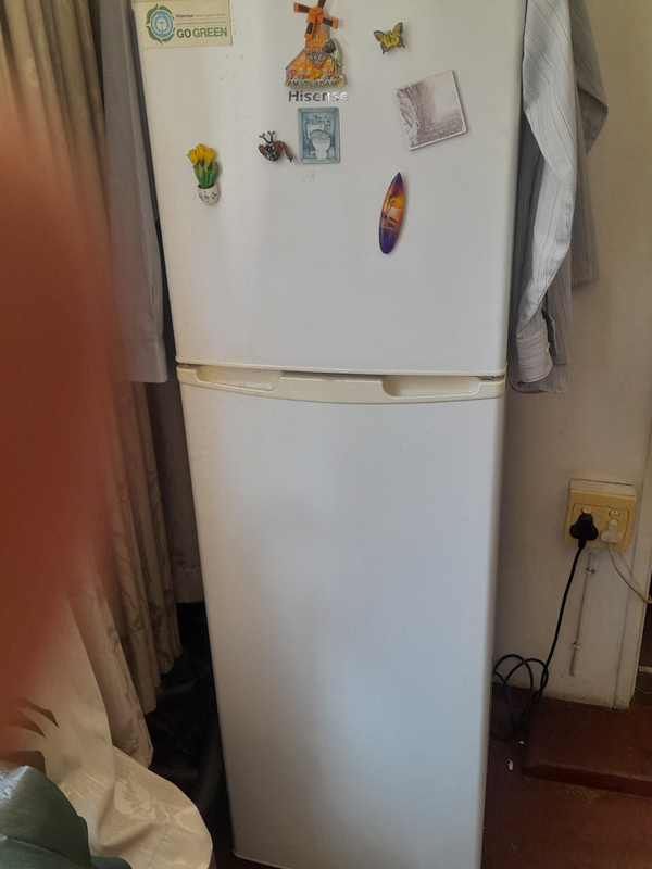 Hisense 181 ltr double door fridge/freezer for sale