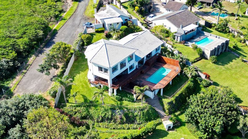 Coastal Paradise Retreat: A Luxurious 6-Bedroom Estate by the Ocean!