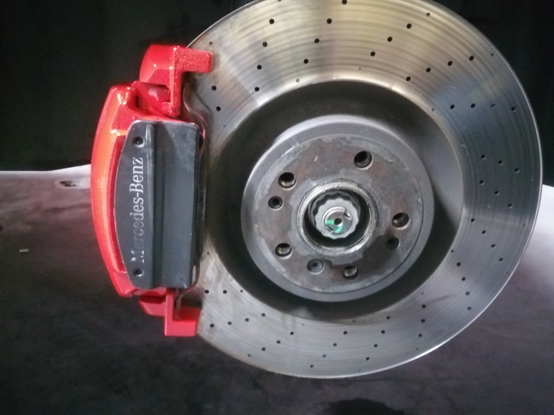 Custom brake caliper colouring done &#64;Kustomkingscpt