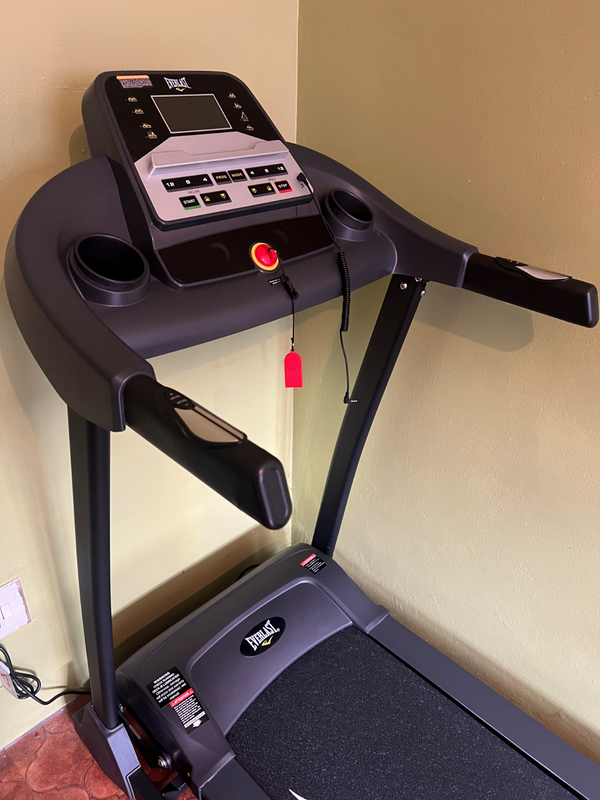 Everlast Trail Treadmill with Bluetooth &amp; Fitness APPS