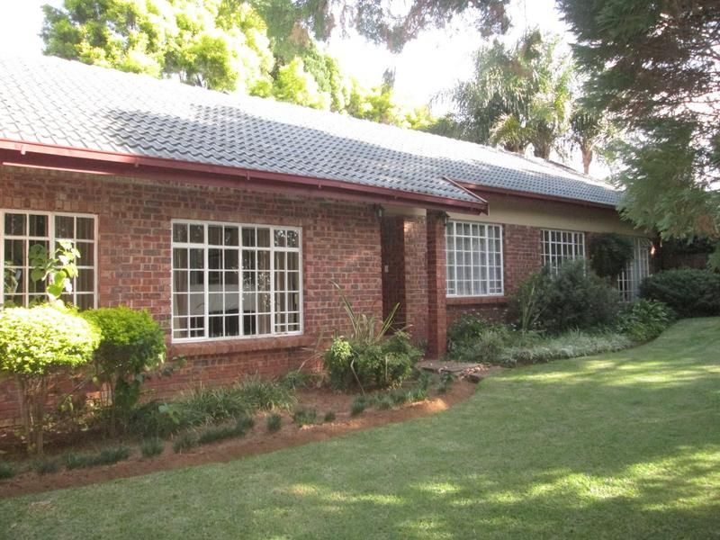 NEAT HOME TUCKED AWAY IN QUIET UPMARKET AREA - YOUR PERFECT RETREAT AFTER A HECTIC DAY!