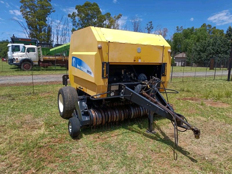 New Holland BR550 ronde baler