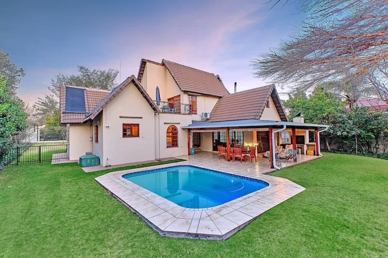House in Sunninghill For Sale