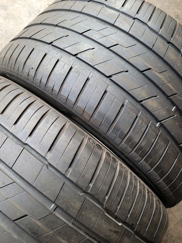 315/35/21 Very nice condition tyres for sale