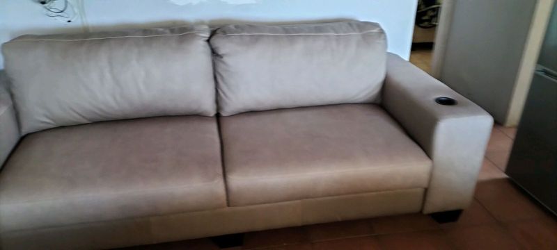 Grafton Everest TV couch