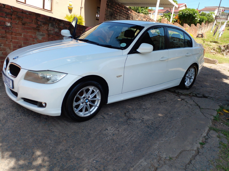 2011 BMW 320I E90 LCi. For SALE R49000.00