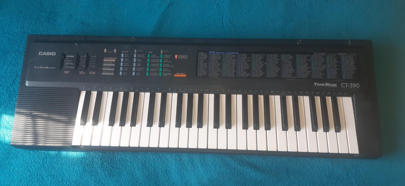 Casio CT 390 music keyboard