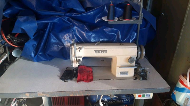 Tomsew Sewing machine, industrial