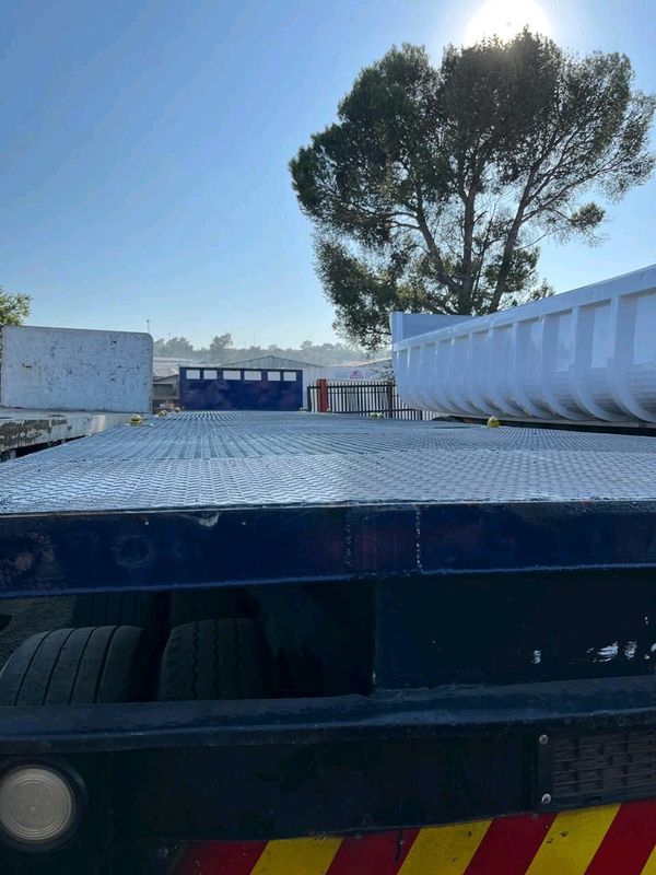 Save Big when you buy this&gt;&gt;&gt;1998- Hendres Freuhauf Tri Axle Trailer with new Deck now!