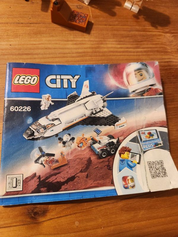 LEGO - shuttle, moon landing craft, drone, etc 60226