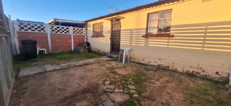 House For Sale in Bonteheuwel, Cape Town