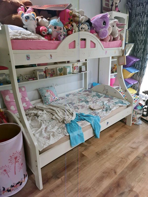 Girls bunk bed with 1 mattress