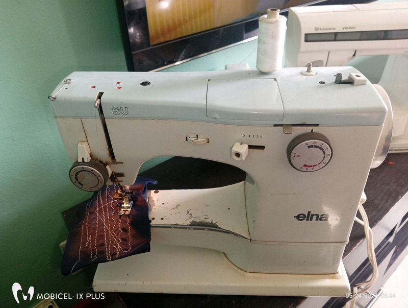 Elna s u blue top sewing machine for sale r1300 working perfectly fine located in germiston town inb