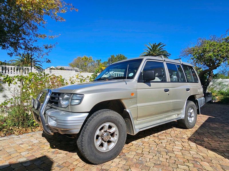 Mitsubishi Pajero DOHC-24 V6 3500 5-door