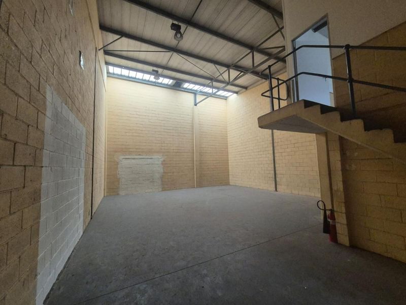 Warehouse Space To Let : Springfield - 164 sqm &#64; R92 per sqm