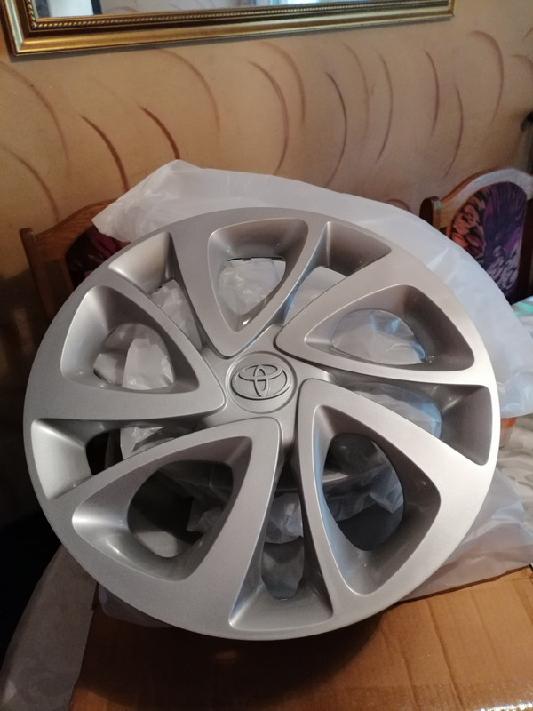 Brand new Toyota 14 inch original wheel caps full set