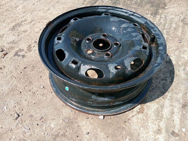 Polo 14inch rim for sale