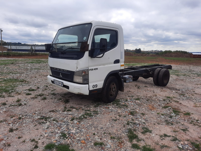3x2015 Fuso FE6-109 chassis cab