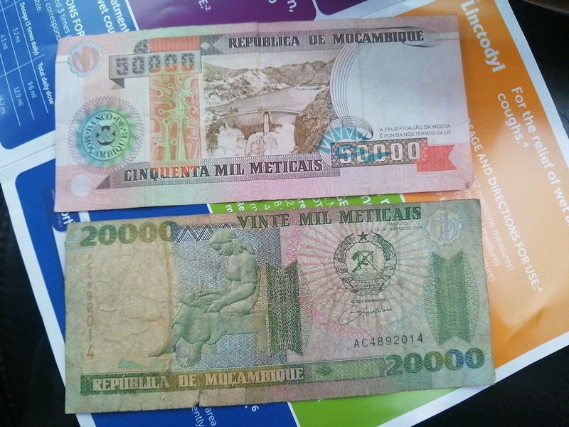 1993-1999 Mocambique 50000 and 20000 meticals