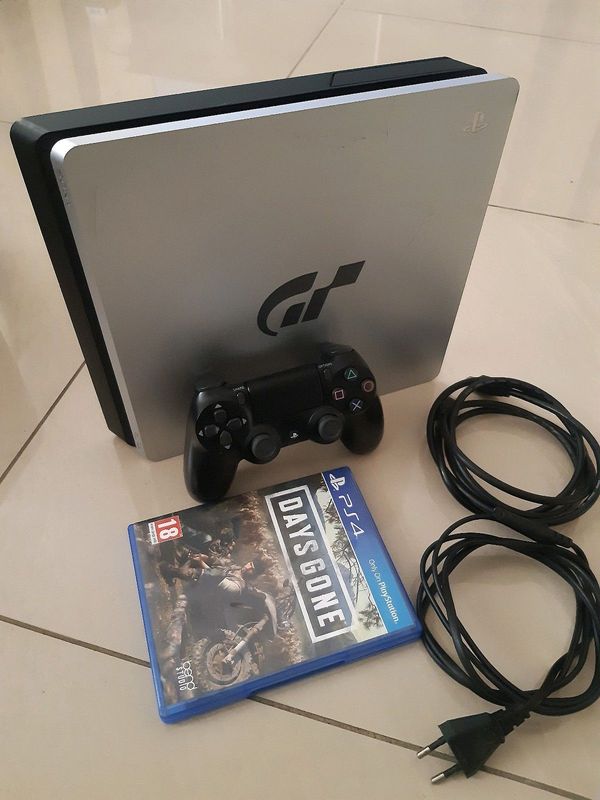 Ps4 slim 500GB &amp;GAME&amp;Accessories NOT NEGOTIABLE!