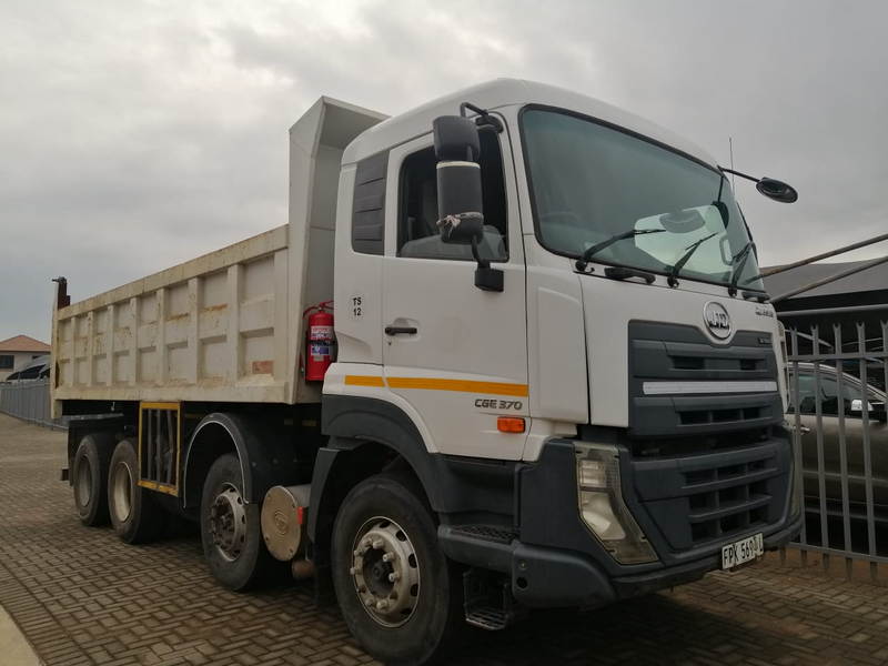 Nissan UD Quester CGE37 Tipper