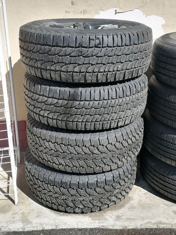 Toyota Hilux 17 Mag Rims (WITH USED TYRES)