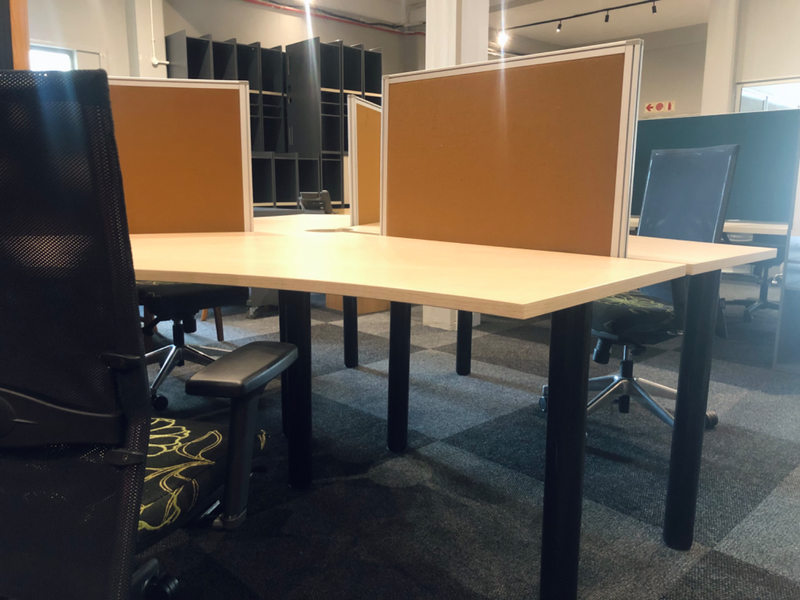 Tri-cluster Desk - Excellent Condition