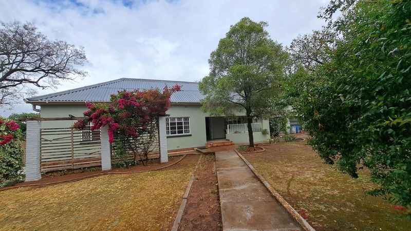 Spacious Family Home in Prime Oudtshoorn Location!