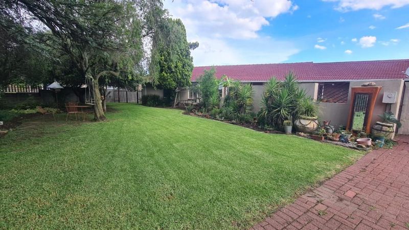 Located close to Sasol Charlie 5 gate this property has loads to offer.
