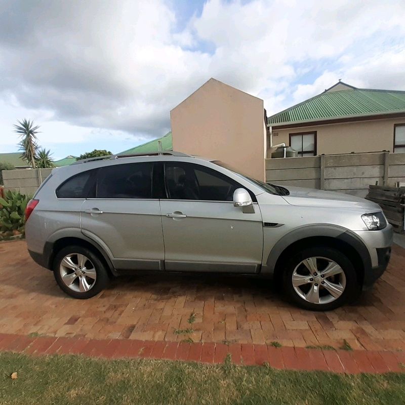 Chevrolet captiva 2013 model 2.4 LT, grey FWD, 7 seater, front tyres 80 % rear tyres need to change.