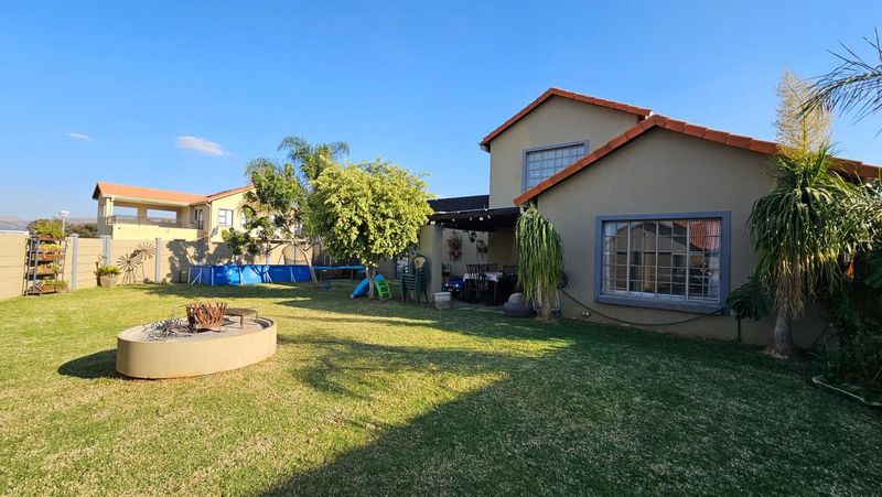 House in Waterkloof East For Sale