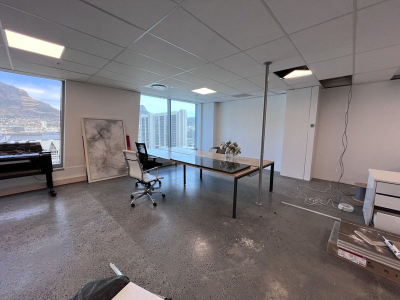125m² Office To Let in Foreshore