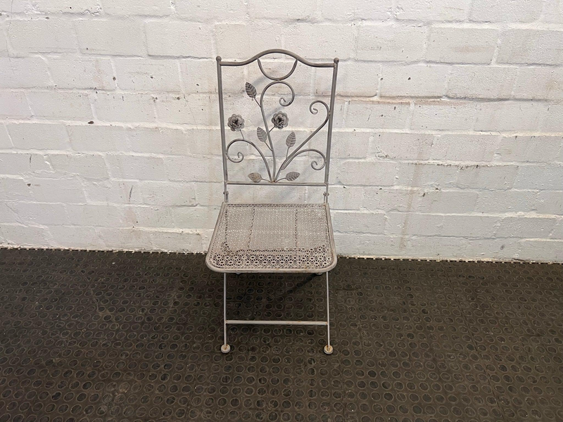 Metal Outdoor Folding Chair (Slightly Rusted)-