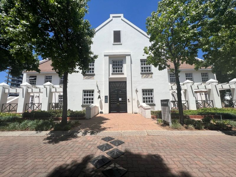 Spacious 210.29m2 office available to let in the prestigious Parktown North, Johannesburg.