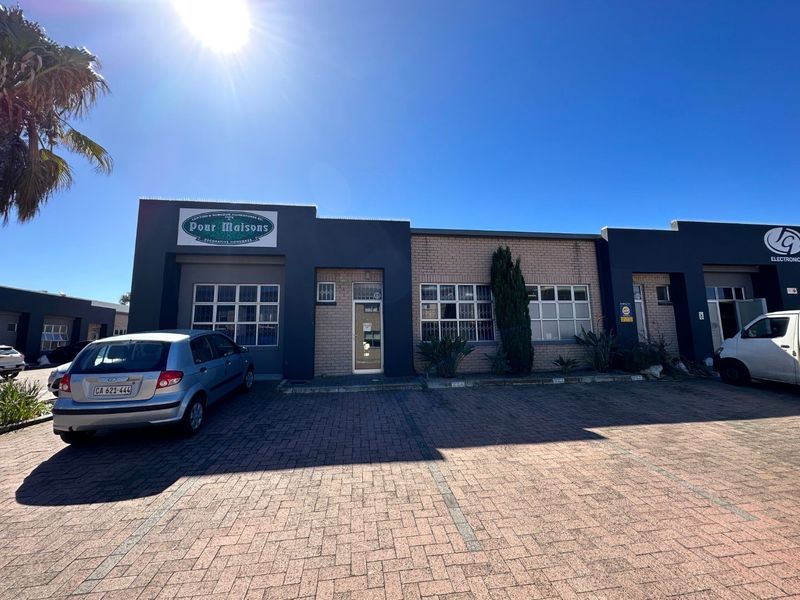 300m² Warehouse To Let in Montague Gardens