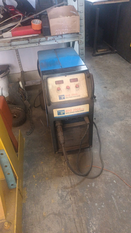 Tradeweld 250A Mig welding machine
