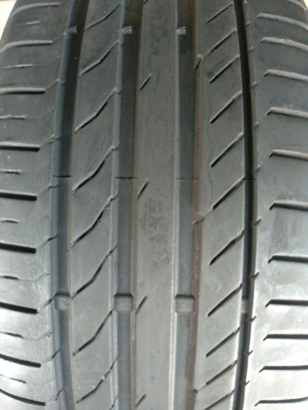 1x 225/40/19 run flat continental tyre 89%thread excellent condition