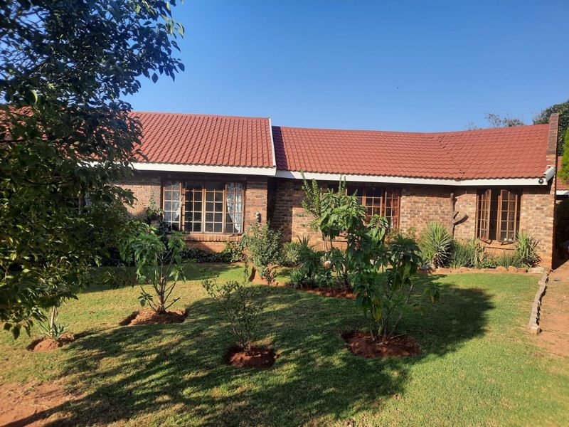 3 Bedroom House For Sale in Golf Park