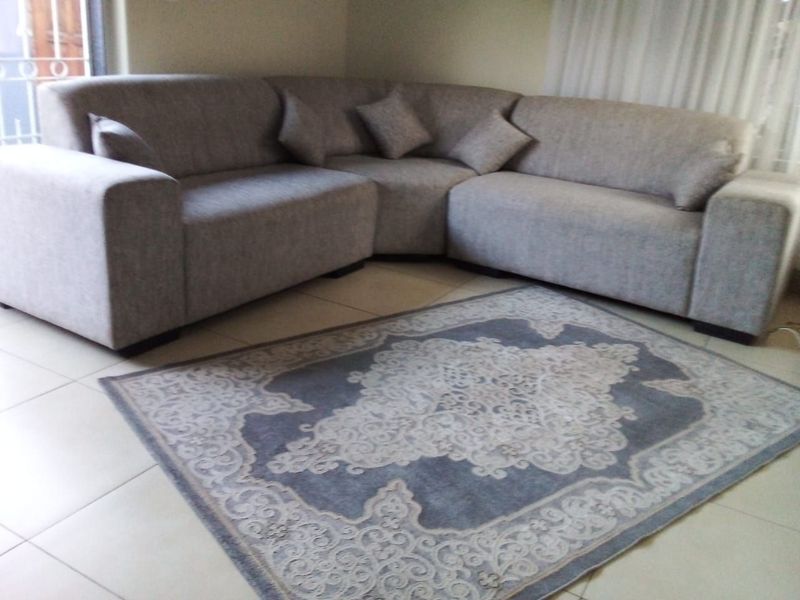 Stunning 6 seater corner unit lounge suite for sale